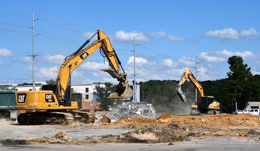 Crews clear way for Texas Roadhouse, second Wawa